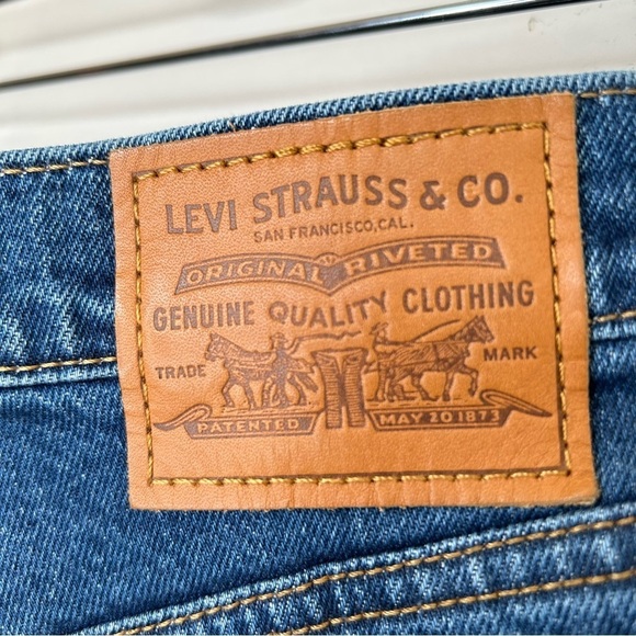 NEW Levi's Ribcage Shorts Button Fly Light Distressed Raw Hem Dark Blue Sz 29 - Picture 6 of 13